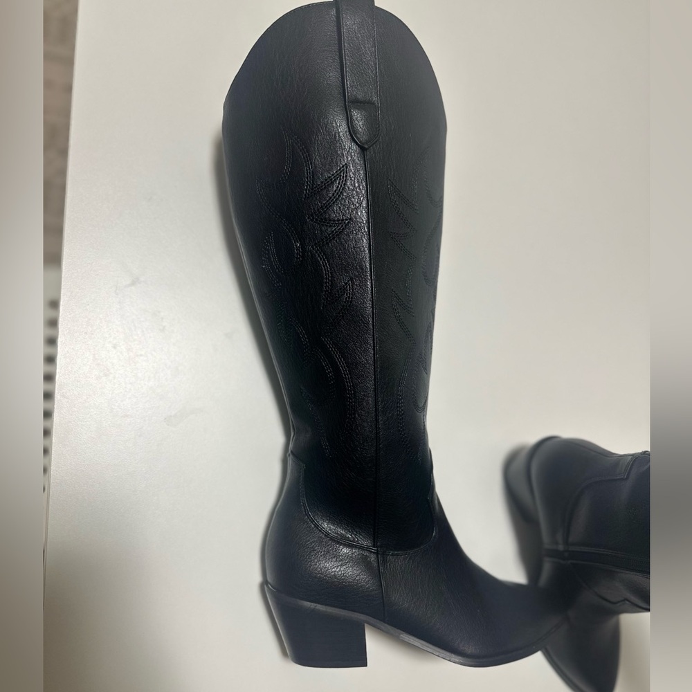 Black Heeled Boots with Stacked Heel